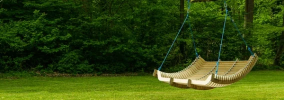 swing-bench-lush-garden-curved-600nw-102877289